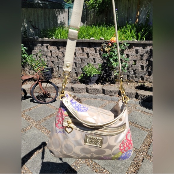 Vintage Coach POPPY Bright Flower Patterns over Beige/Gold Canvas & Leather - Picture 3 of 15